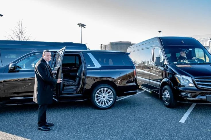 Canadian Black Car: Premium Waterloo Airport Limo Service & Limousine Service Waterloo Ontario